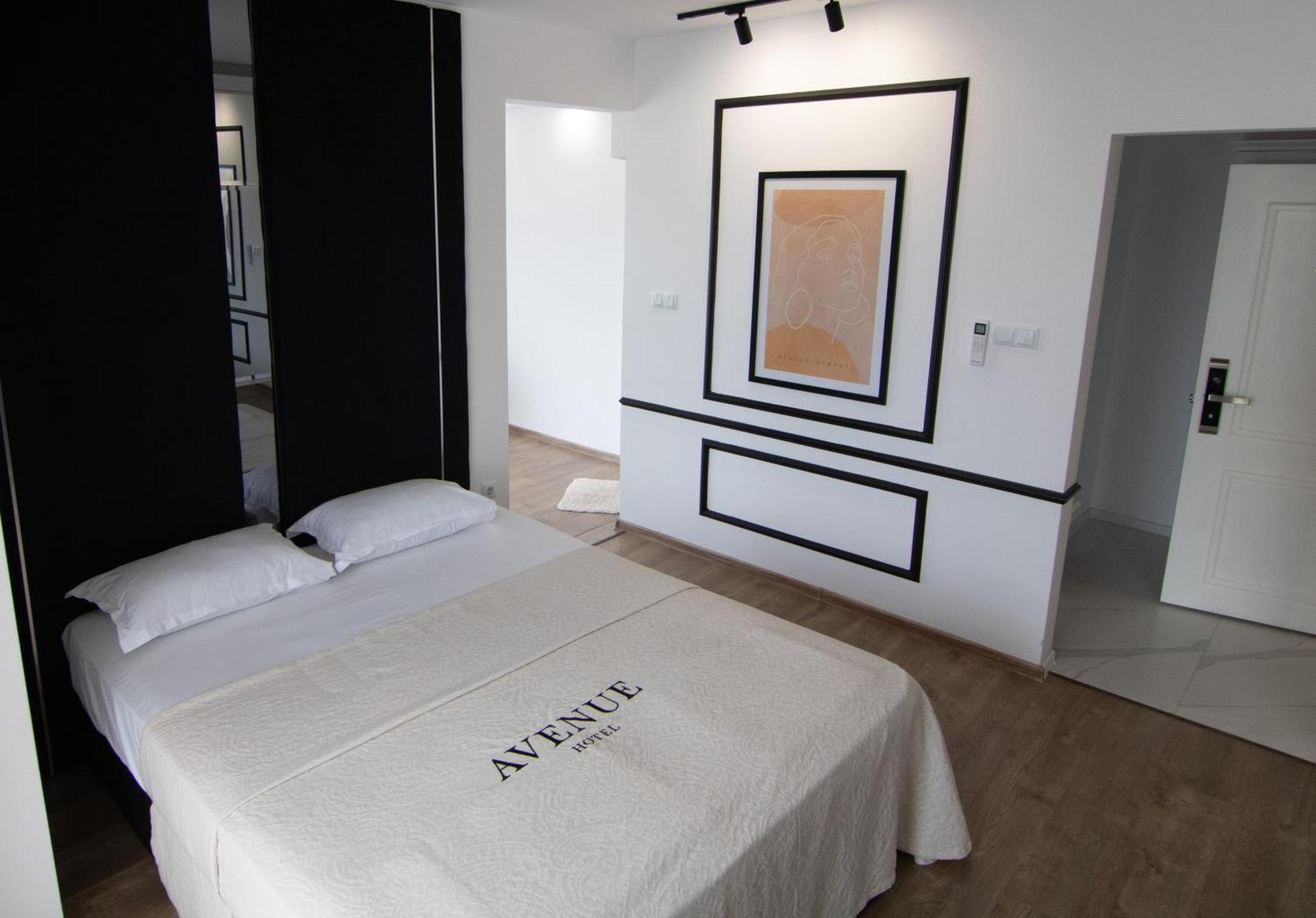 Hotel Avenue Ράβντα Εξωτερικό φωτογραφία